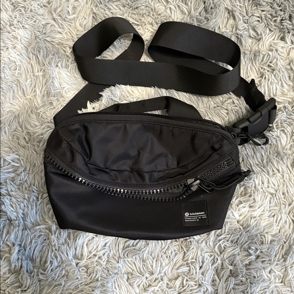 All day men’s essential belt bag with Adjustable Strap - 2.5L